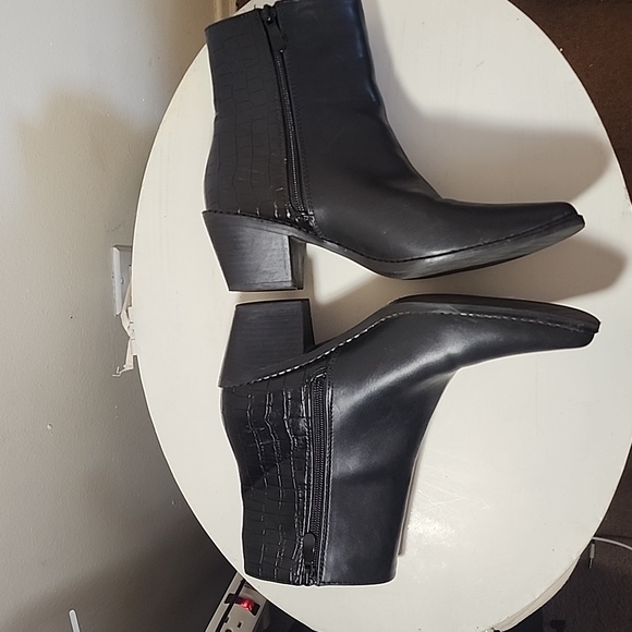 La Bottine Souriante spiked pointed toe ankle black boots size 38 - Picture 4 of 11